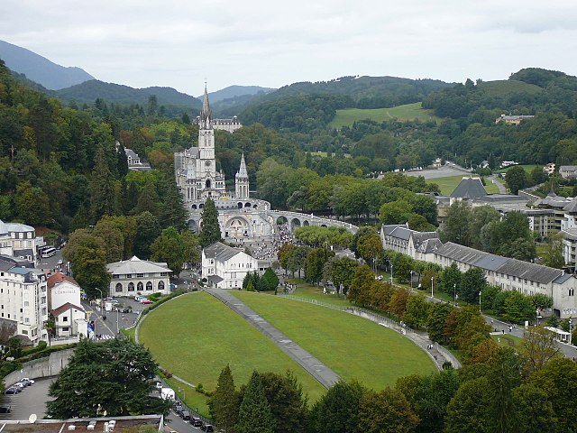 20 09 Lourdes Santuario visto dal forte