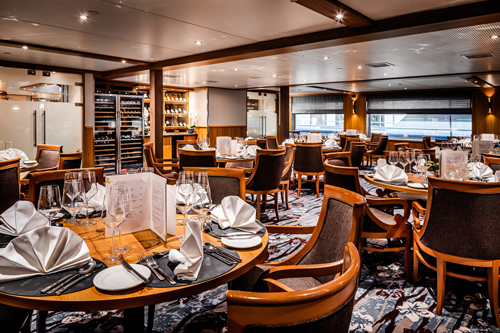 GLORIA Bar and Lounge 2 scaled